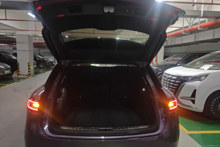 Used Hima AITO M5 2025 Extended-Range Ultra All-Wheel-Drive Version Trunk