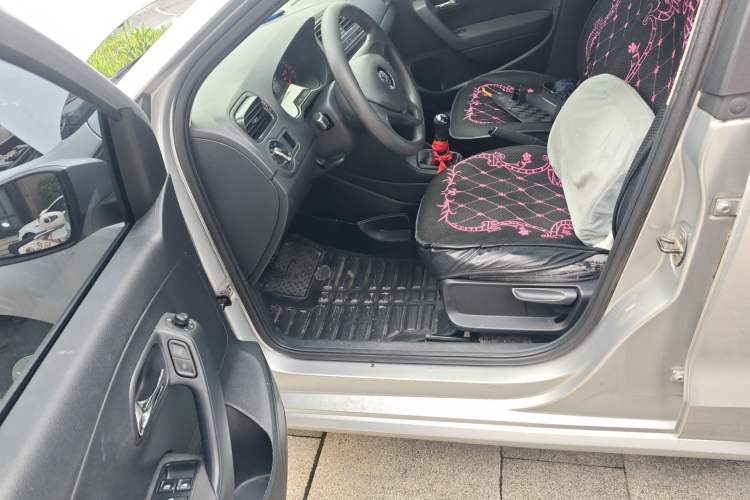 Used Volkswagen Polo 2014 1.4L Manual Fashion Edition Driver Seat