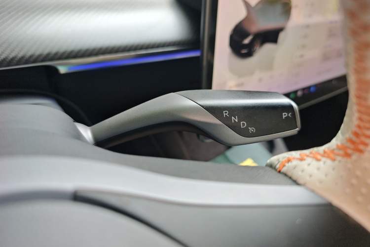Used Tesla Model Y 2021 Performance High-Performance All-Wheel-Drive Version Gear Lever