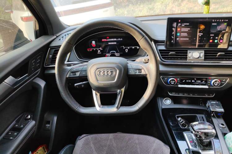 Used Audi Q5L Sportback 2022 40 TFSI Luxury Model Steering Wheel