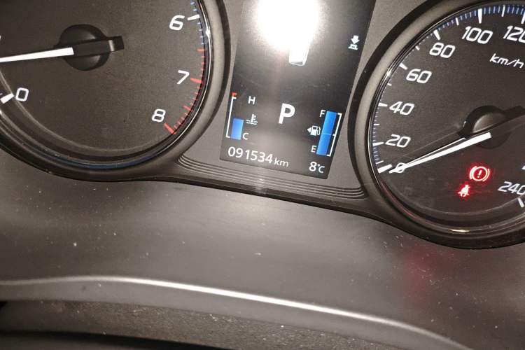 Used Mitsubishi Outlander 2019 2.4L 4x4 Zhi Xiang Edition 7 Seats China V Emission Standard
