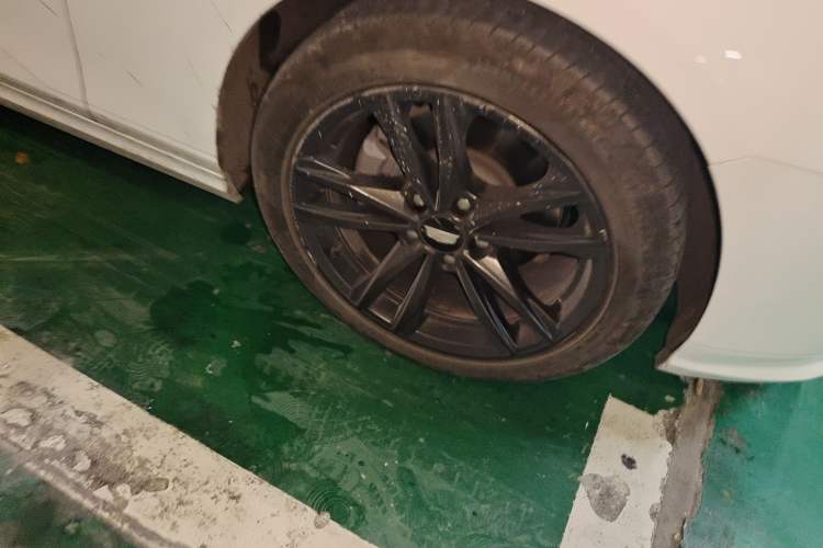 Used Cadillac CT4 2022 28T Luxury Edition Right Front Wheel Hub