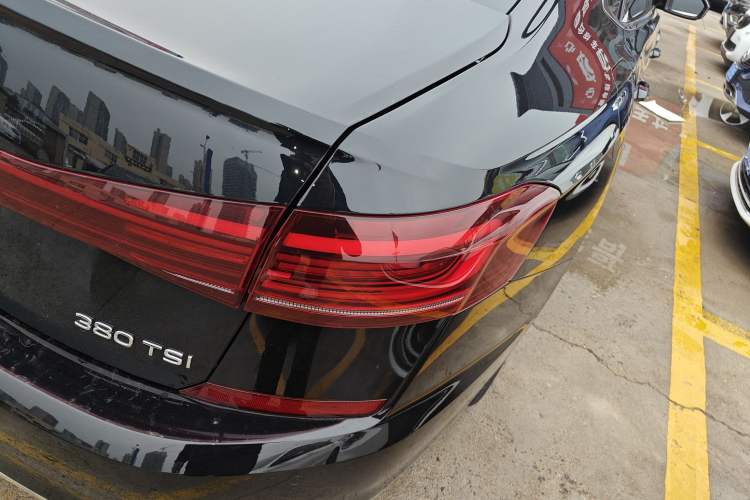 Used Volkswagen Passat 2025 Outstanding Model 380TSI Starry Dragon Edition Right Rear Taillight