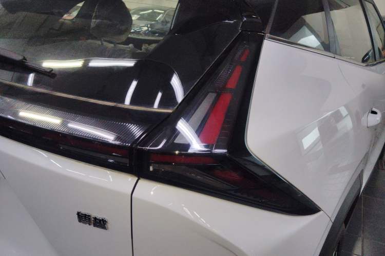 Used Geely Auto Emgrand X7 Sport 2024 1.5TD Smart Connect+ Right Rear Taillight