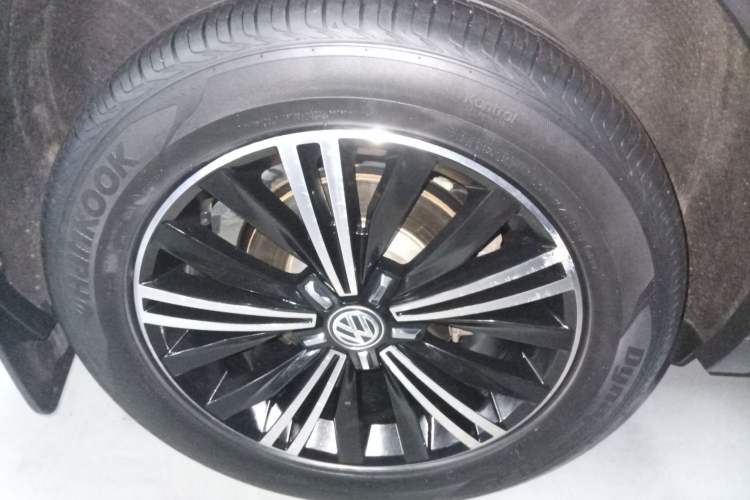 Used Volkswagen Tiguan L 2019 330TSI Automatic Two-Wheel Drive Luxury Edition China VI Standard