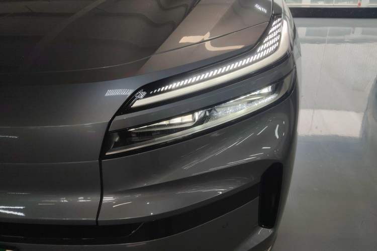 Used ONVO Luxeed L90 2025 Model—Max Six-Seater Version Left Front Headlight