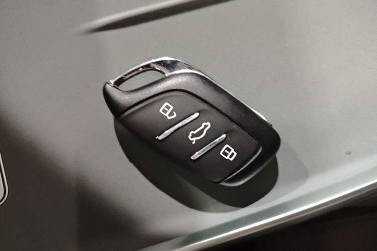 Used Roewe D6 2025 450km Deluxe Edition
