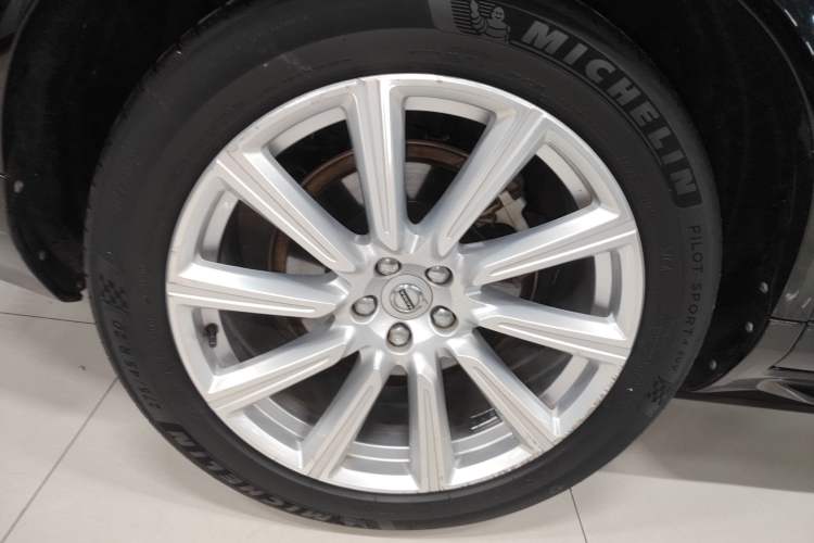 Used Volvo XC90 2018 T6 Zhiya Edition 7-seater Right Rear Wheel Hub