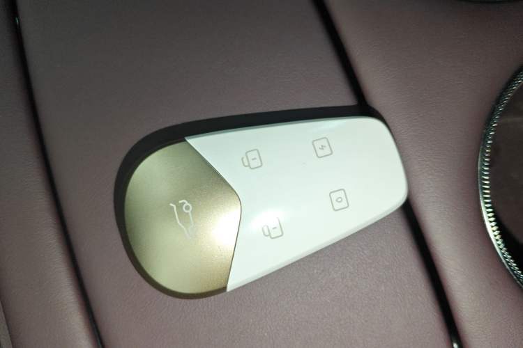 Used VOYAH FREE 2025 Model FREE+ Rear-Drive Qiankun Edition Interior 1