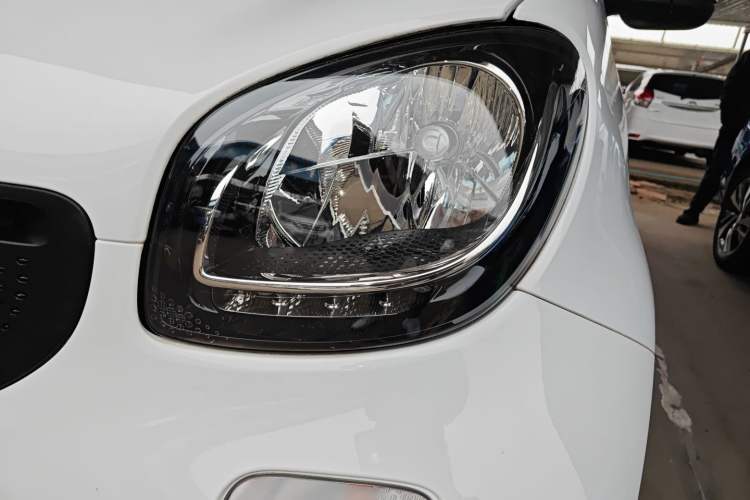 Used smart fortwo 2015 1.0L 52 kW hardtop Dynamic version
