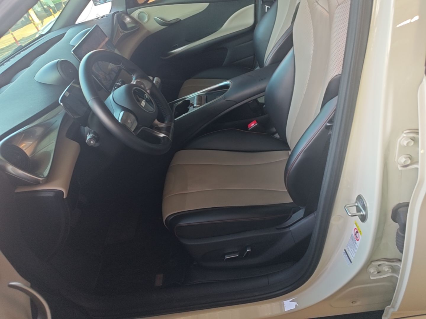BYD Dolphin 2023 420 km Fashion Edition — снимка 17