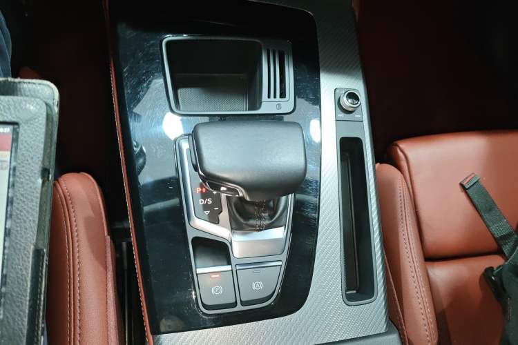 Used Audi Q5L 2021 40 TFSI Fashion Dynamic Model
