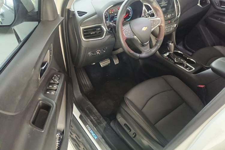 Used Chevrolet Equinox 2017 550T Automatic All-Wheel-Drive Top-Tier Version
