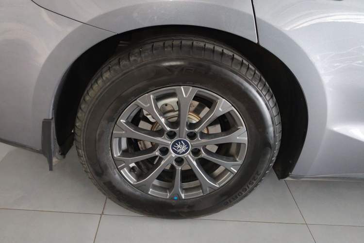 Used BYD Qin L 2025 DM-i Smart Drive 80KM Leading Model Right Rear Wheel Hub