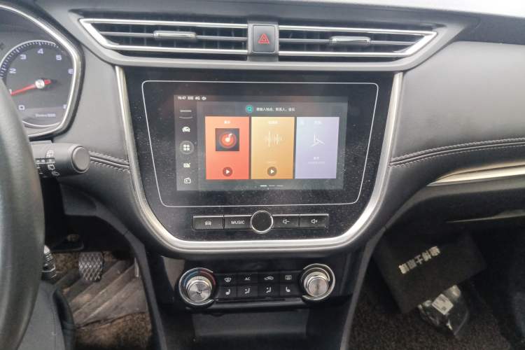 Used Roewe RX3 2018 1.6L Manual Internet Smart Edition Audio And AC Panel