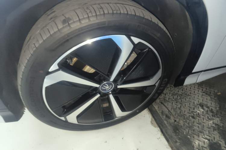 Used BYD Song L EV 2025 Intelligent Driving Version 662 km LiDAR Excellence Edition
