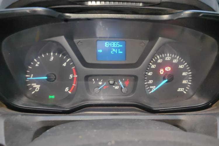 Used Ford Transit 2017 2.0T Diesel Multi-Purpose Commercial Vehicle Short Wheelbase Low Roof China V Standard
