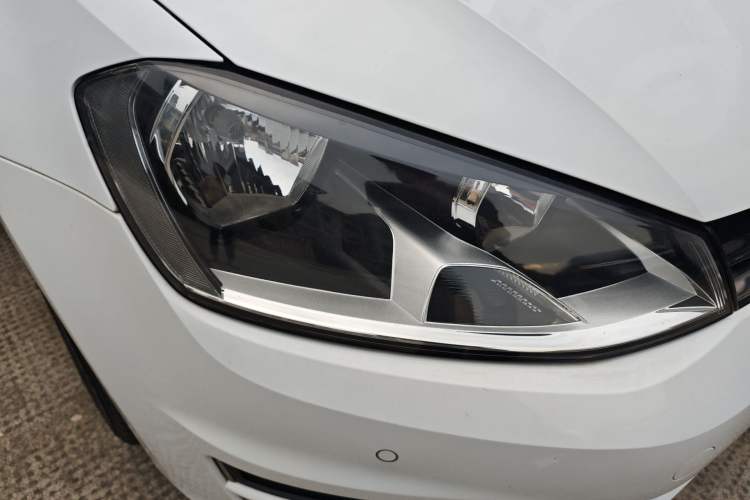 Used Volkswagen Golf 2017 1.6L Automatic Comfort Million-Vehicle Anniversary Edition
