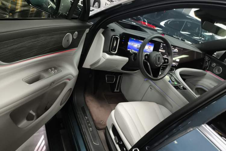 Used Hima AITO M9 2024 Range-Extended Ultra Version 42 kWh 6-Seater Model Driver Seat