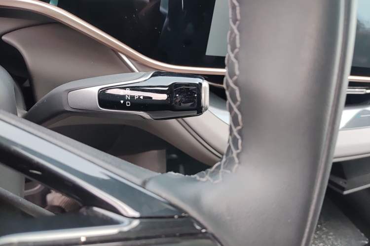 Used Hongqi EH7 2024 690 Pro Gear Lever