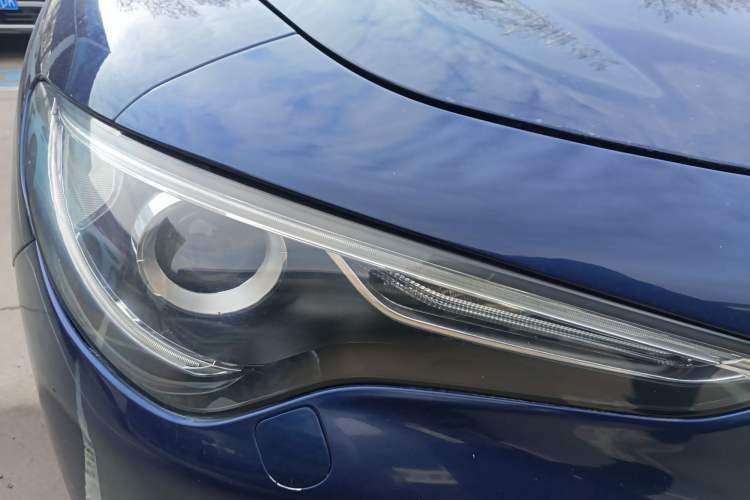 Used Alfa Romeo Stelvio 2017 2.0T 200HP Elite Edition Right Front Headlight