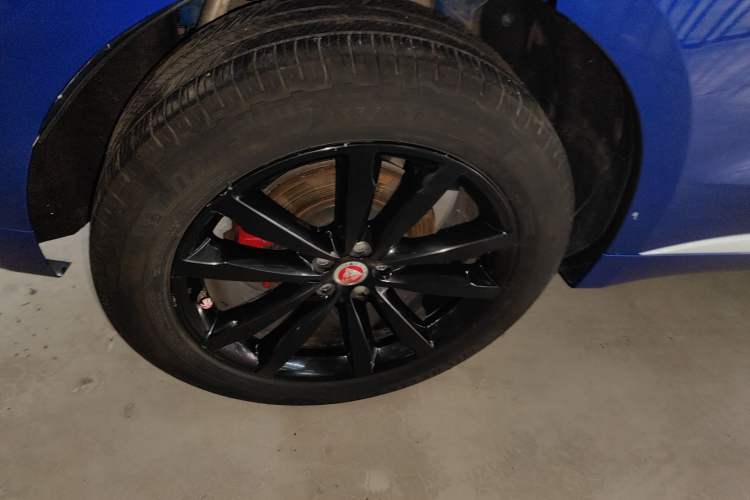 Used Jaguar F-PACE 2016 3.0 SC Four-Wheel Drive S High-Performance Edition Right Rear Wheel Hub