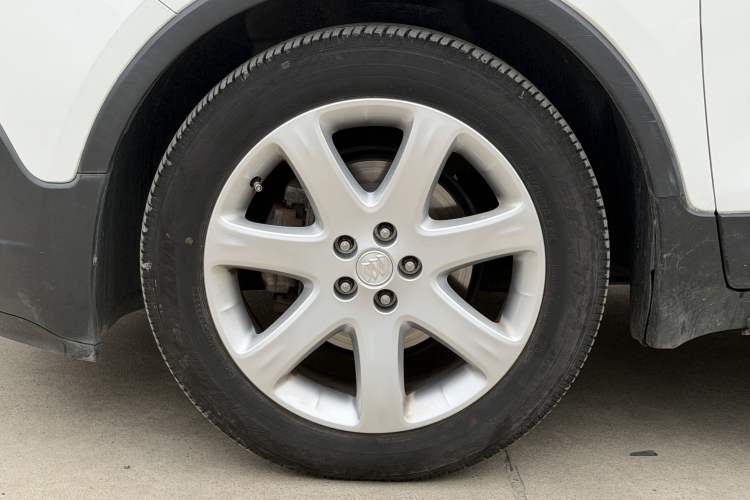 Used Buick Encore 2015 1.4T Automatic Two-Wheel Drive Urban Elite Version Left Front Wheel Hub