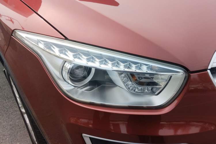 Used Bestune X80 2013 2.0L automatic comfort version Right Front Headlight