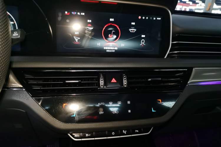 Used Hongqi HS5 2022 Revised Version 2.0T Smart Connect Flagship Edition
