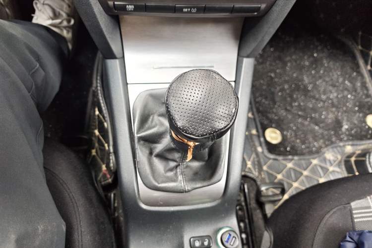 Used Skoda Octavia 2013 1.6L Manual Yijie Edition Gear Lever