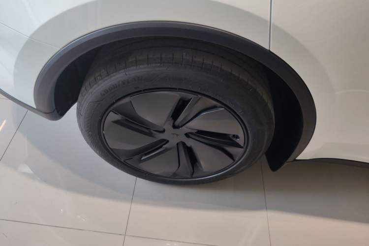 Used Tesla Model Y 2025 Rear-Wheel-Drive Version
