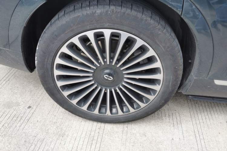 Used Hima AITO M9 2024 Range-Extended Ultra Version 42 kWh 6-Seater Model Right Rear Wheel Hub