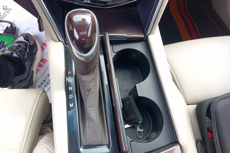 Used Cadillac XTS 2013 28T Luxury Model Gear Lever