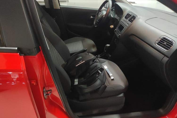 Used Volkswagen Polo 2016 1.6L Automatic Comfort Model
