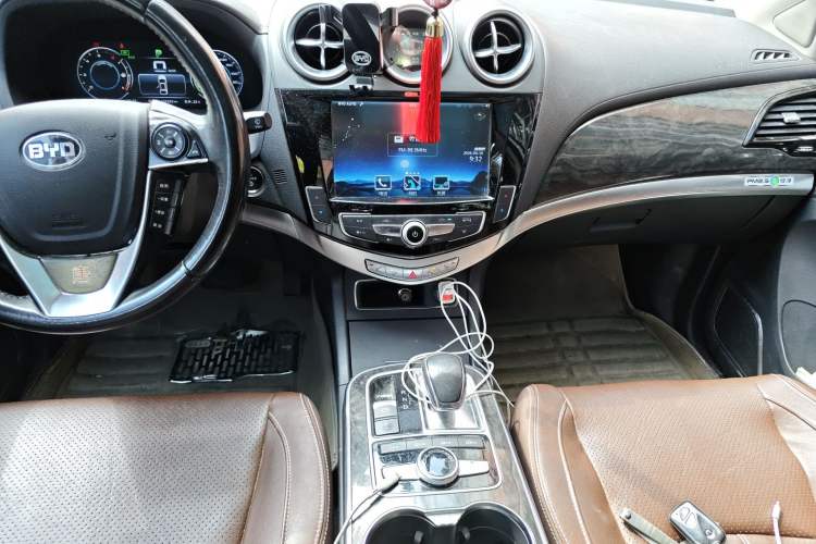 Used BYD Tang New Energy 2015 2.0T Four-Wheel-Drive Flagship Model Audio And AC Panel