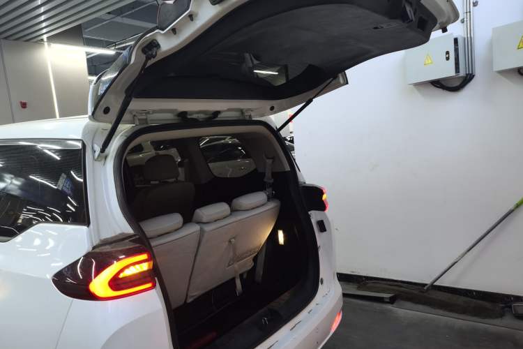 Used GAC Trumpchi M6 2021 270T Manual Elite Edition (7-seater) Trunk