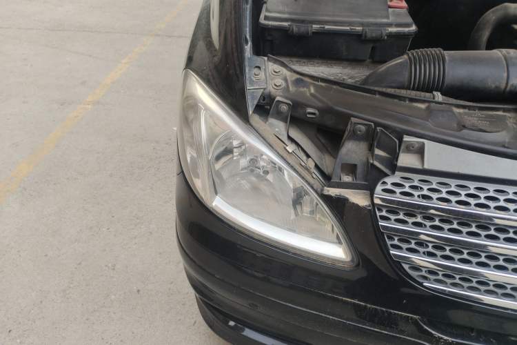 Used Mercedes-Benz Viano 2010 2.5L Prestige Edition Right Front Headlight