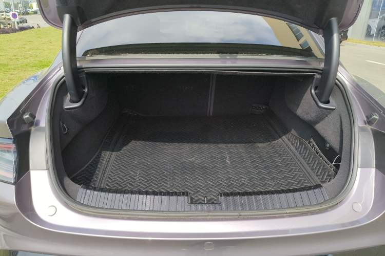 Used Xiaomi Auto SU7 2024 Four-Wheel Drive Ultra-Long Range Advanced Intelligent Driving Max Edition