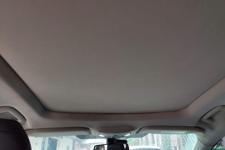 Used Ford Edge 2015 2.0T GTDi Two-Wheel-Drive High-Line Version
