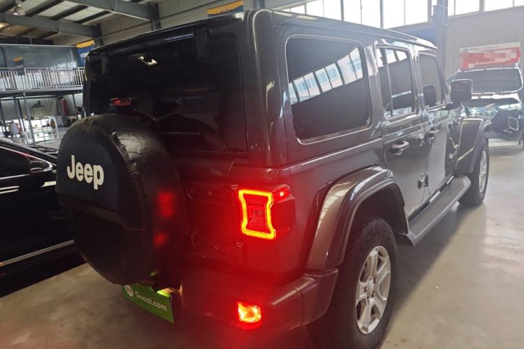 Used Jeep Wrangler 2019 2.0T Sahara Four-Door Brilliant Top Version China VI Emission Standard