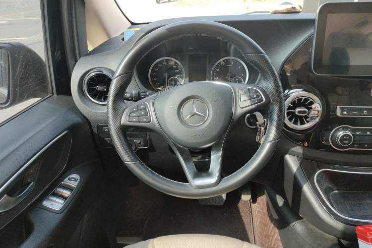 Used Mercedes-Benz Vito 2021 2.0T Business Version 7 Seats Steering Wheel