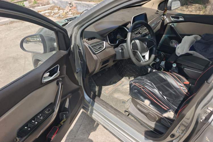 Used Baojun 310W 2017 1.5L Manual Comfort Version China V Driver Seat