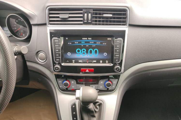 Used Haval M6 2019 1.5T DCT Two-Wheel Drive Value Edition China VI Standard Audio And AC Panel