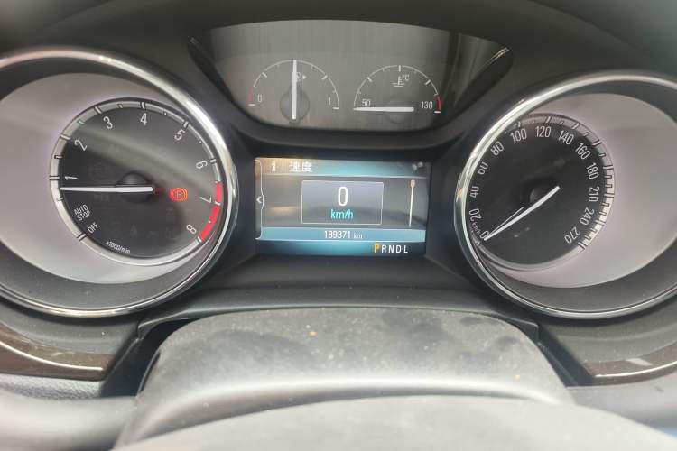 Used Buick Verano 2015 Sedan 20T Dual-Clutch Flagship Model Odometer Close Up