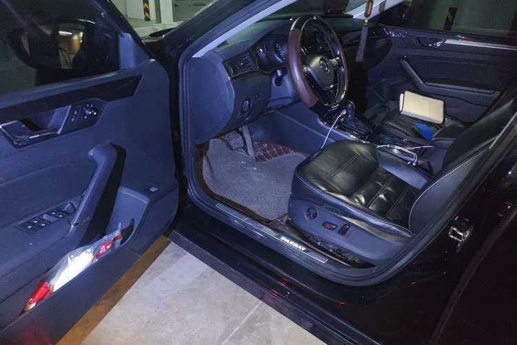 Used Volkswagen Passat 2016 380TSI DSG Prestige Edition Driver Seat