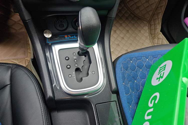 Used Citroen C4L 2013 1.8L Automatic Jingzhi Edition Gear Lever