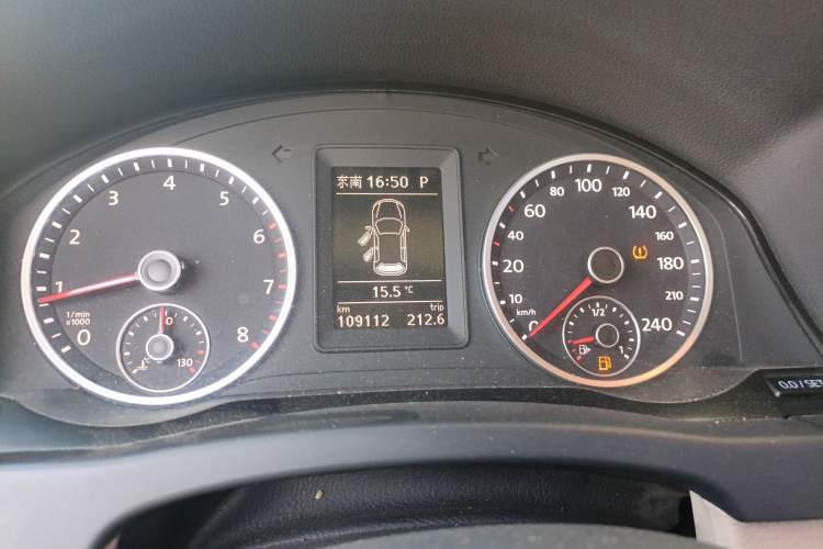 Used Volkswagen Tiguan 2010 2.0 TSI Automatic All-Wheel Drive Flagship Edition Odometer Close Up