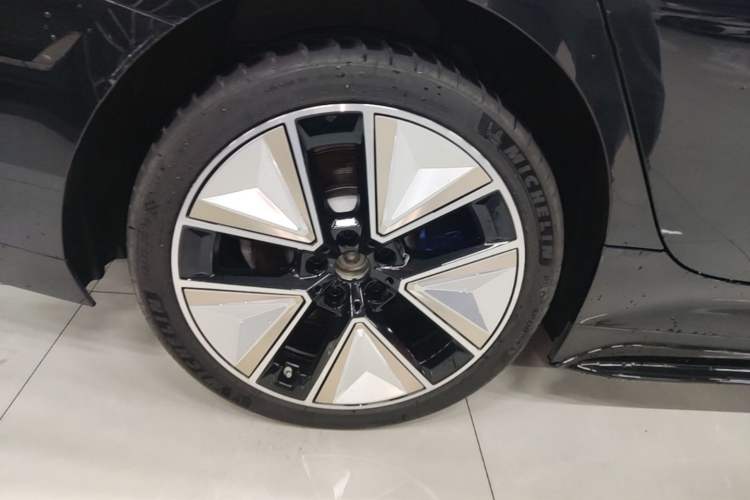 Used BMW i3 2023 eDrive 40 L Midnight Sports Package
