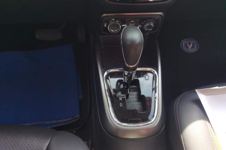 Used CHANGAN CS15 2016 1.5L Automatic Fashion Edition Gear Lever