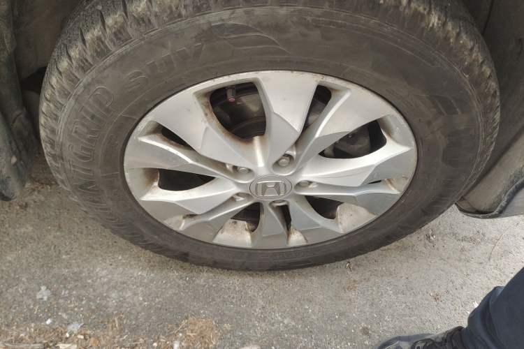 Used Honda CR-V 2012 2.4L four-wheel drive luxury version Right Front Wheel Hub